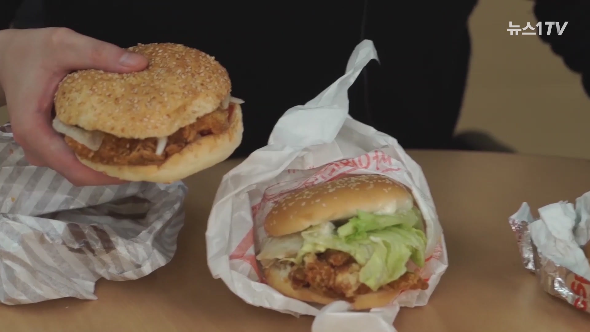 [최동현의 깐다] 치킨집이 만든 치킨버거…'교촌리얼치킨버거' 맛은?